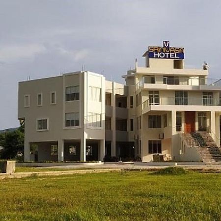 Srinivasa Hotel Tirupati Extérieur photo