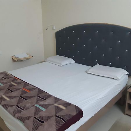 Srinivasa Hotel Tirupati Extérieur photo