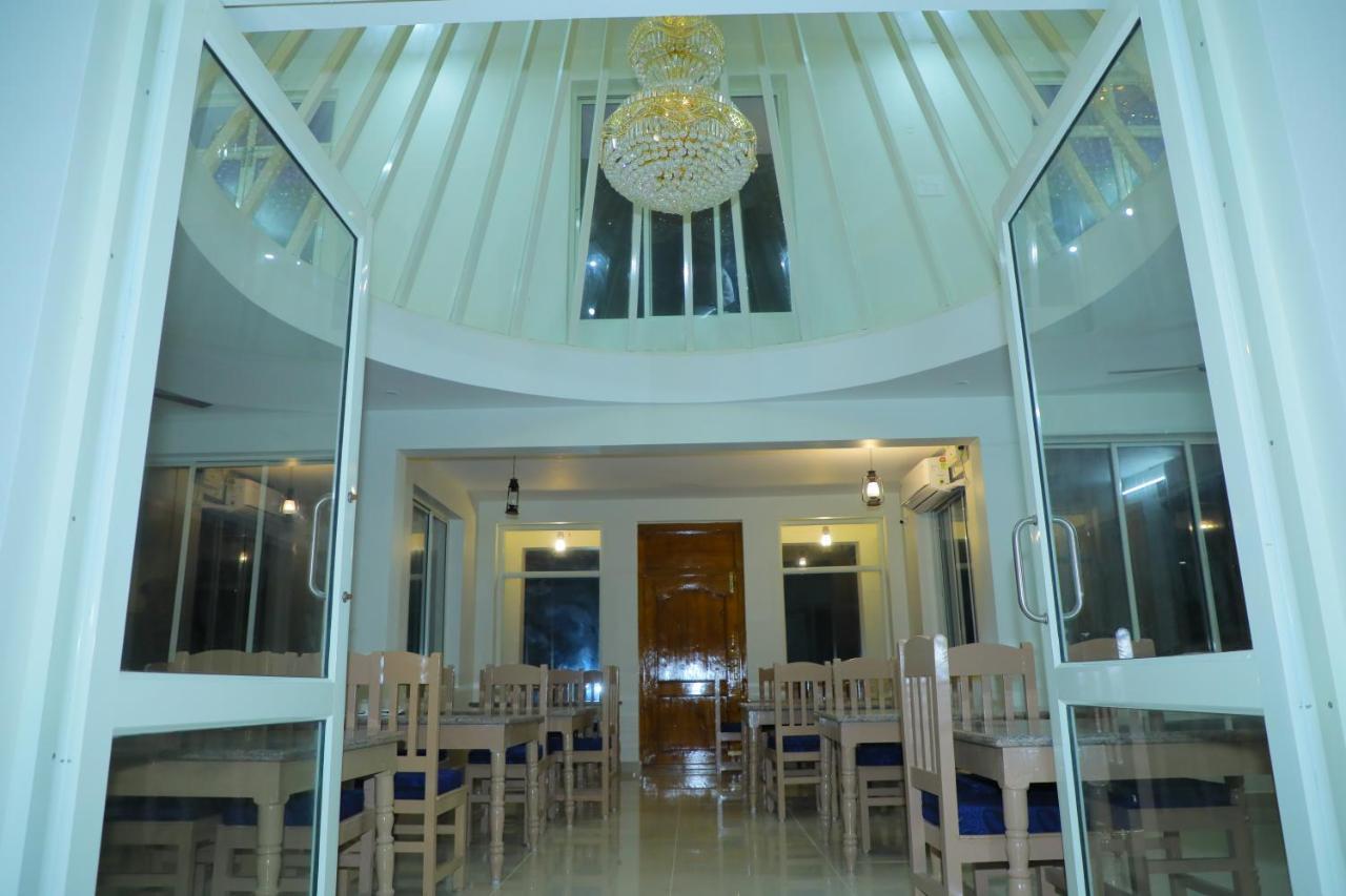 Srinivasa Hotel Tirupati Extérieur photo