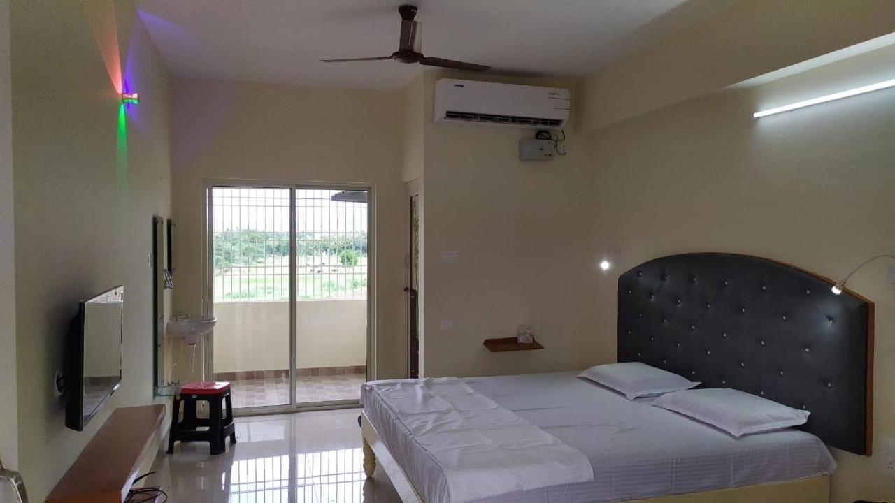 Srinivasa Hotel Tirupati Extérieur photo