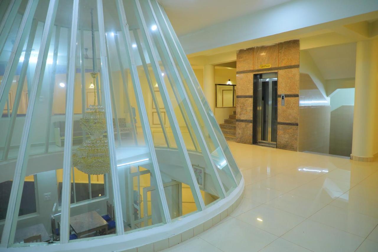 Srinivasa Hotel Tirupati Extérieur photo