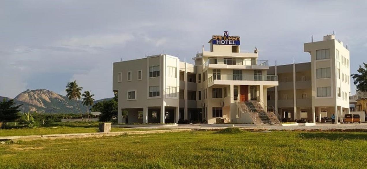 Srinivasa Hotel Tirupati Extérieur photo