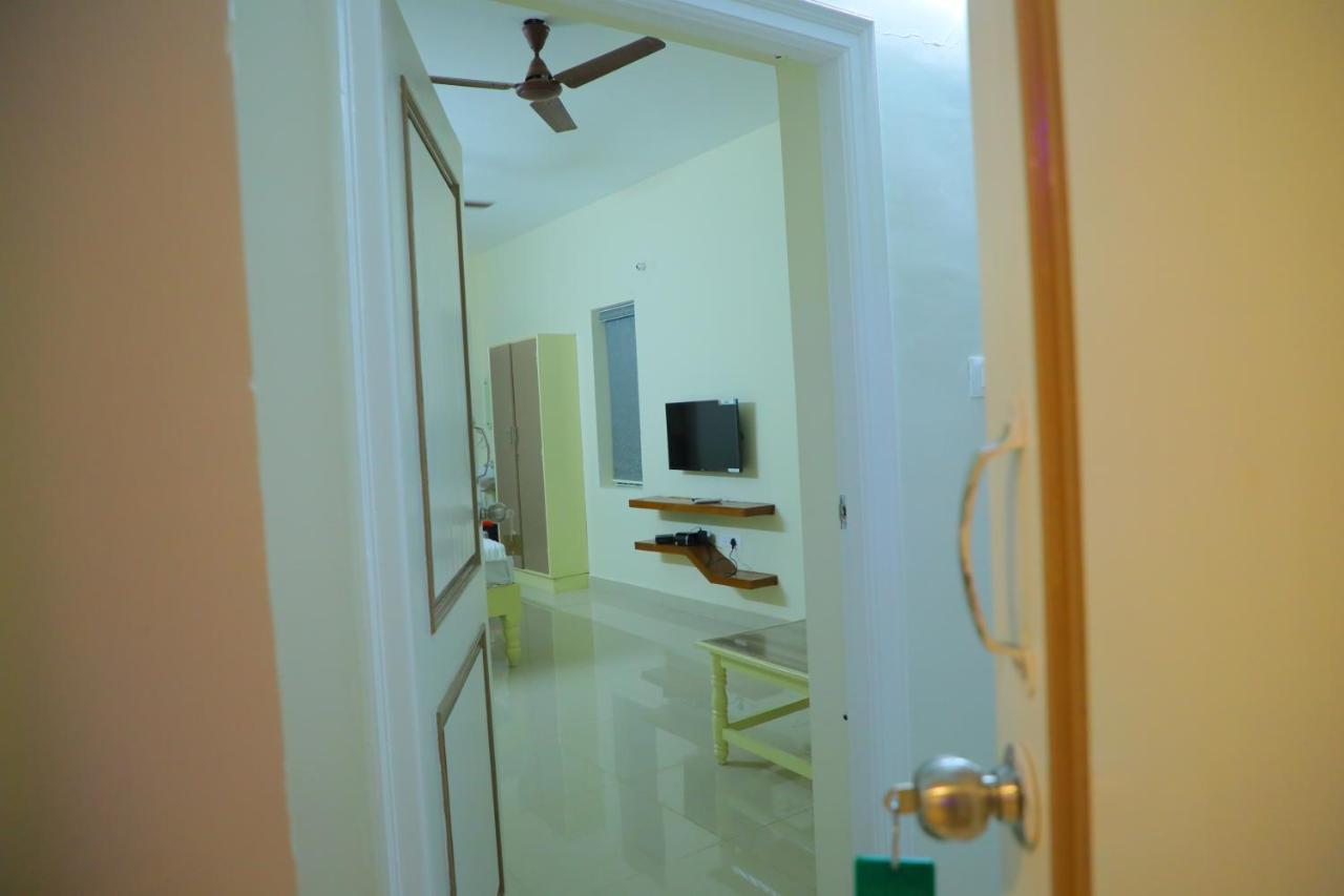 Srinivasa Hotel Tirupati Extérieur photo