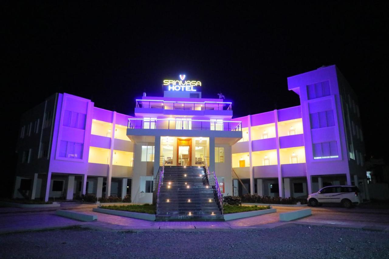 Srinivasa Hotel Tirupati Extérieur photo