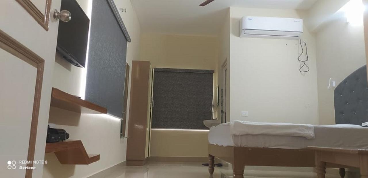 Srinivasa Hotel Tirupati Extérieur photo