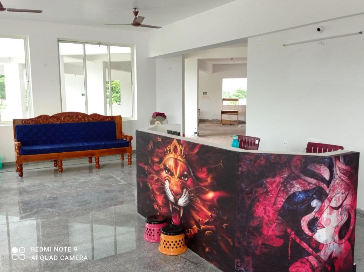 Srinivasa Hotel Tirupati Extérieur photo