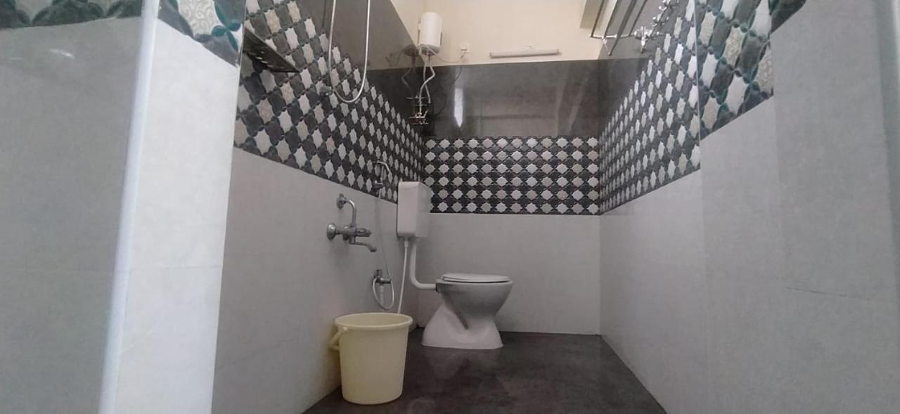 Srinivasa Hotel Tirupati Extérieur photo