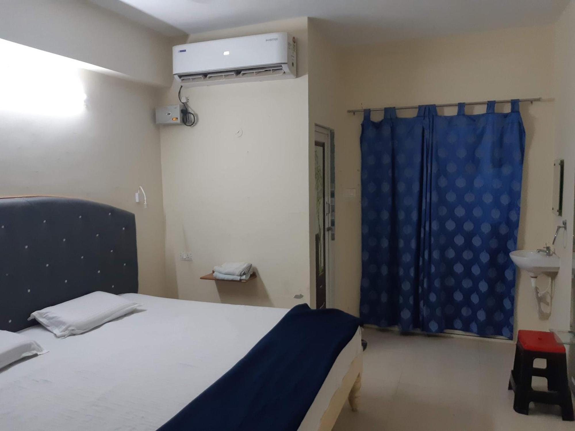 Srinivasa Hotel Tirupati Extérieur photo